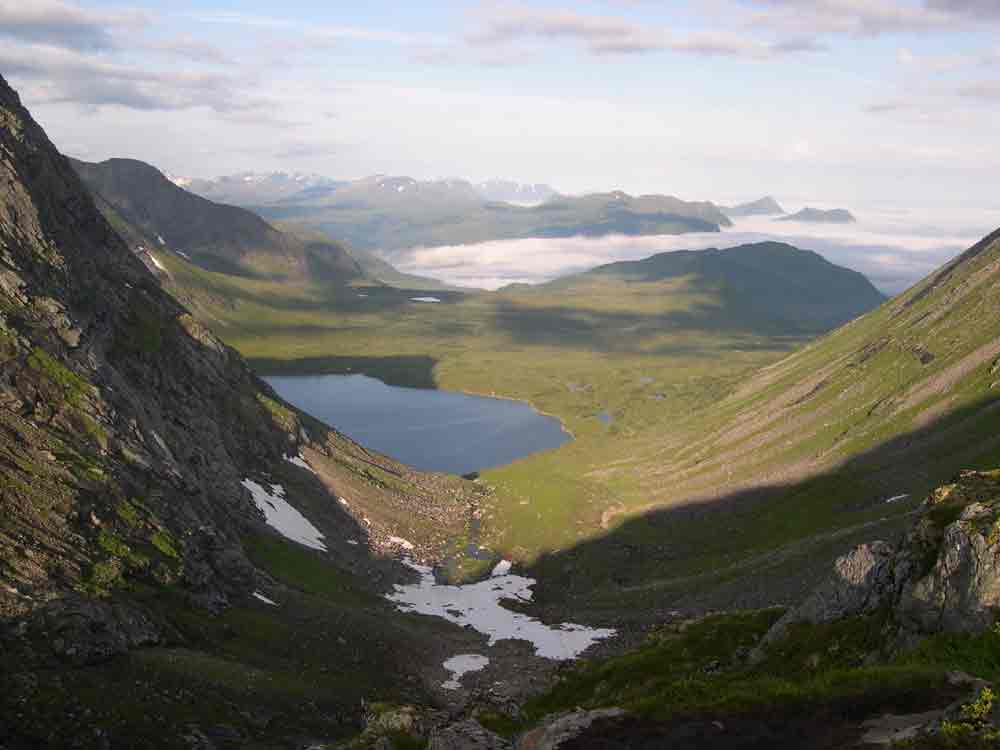 Trongbotnen valley with lake Grytavannet